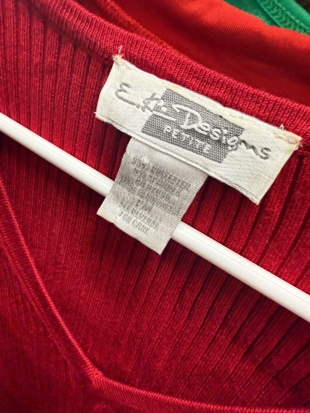 Ribbed V-Neck Long Sleeve Top - Red - Picture 2 of 2